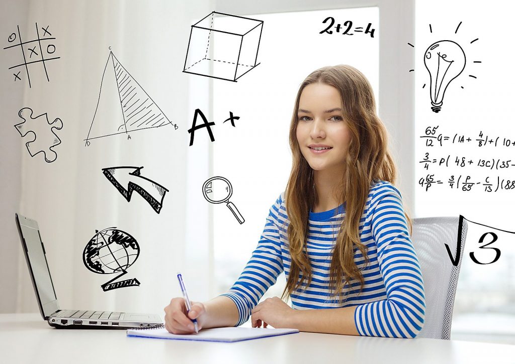 Élève du secondaire étudiant les mathématiques avant le CE1D à Bruxelles